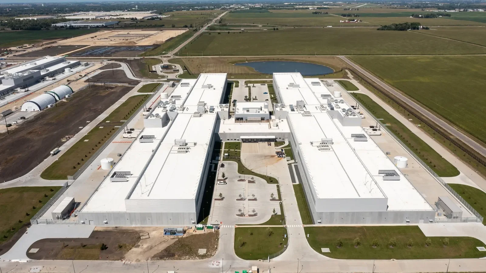 Public Builders Shift Focus Beyond Data Centers During Q2 Earnings