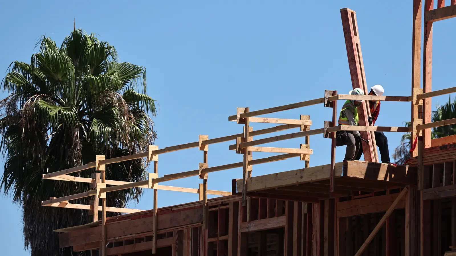 August 2023: Multifamily Housing Starts Experience 16% Decrease in Market Activity